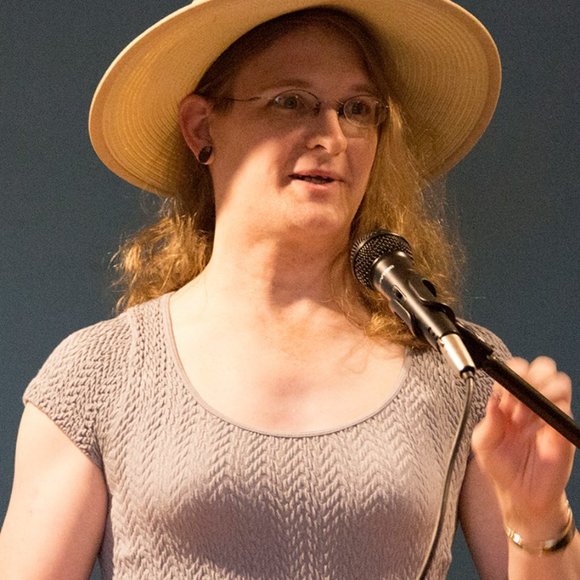 Meet your Posher, Joanna - Picture 3 of 3